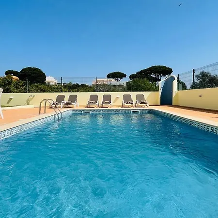 Lara Lima By Check-in Portugal