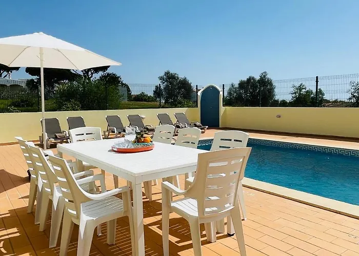 Lara Lima By Check-in Portugal