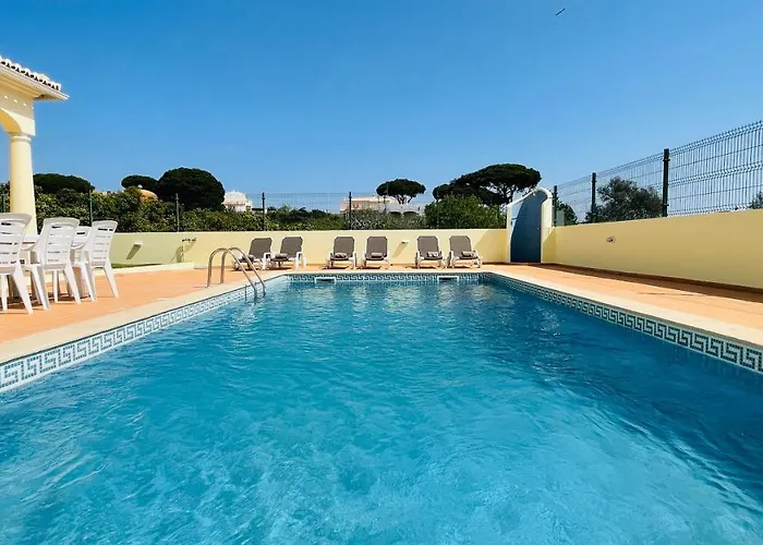 Lara Lima By Check-in Portugal